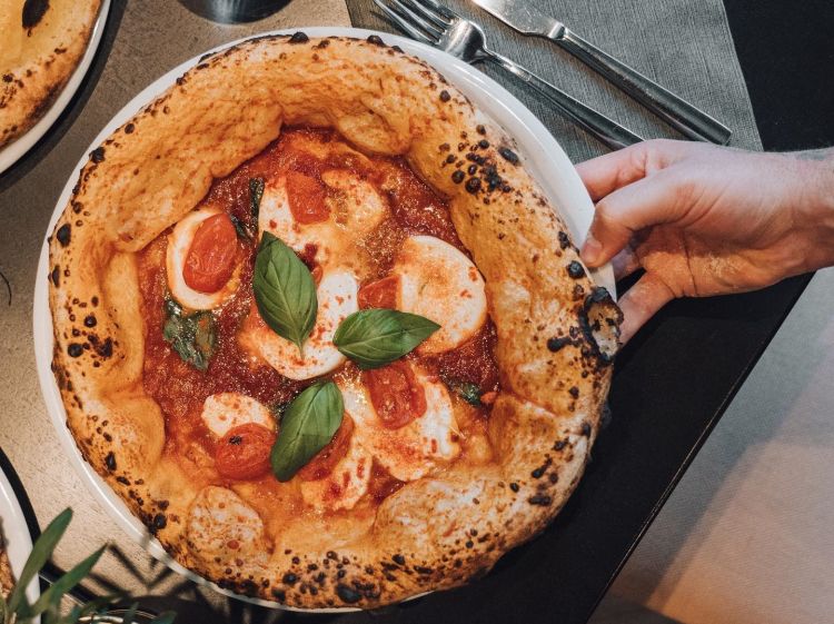 Bufala Cocciuta: vellutata di pomodoro San Marzano, pomodoro lampadina e mozzarella di bufala a km 0
